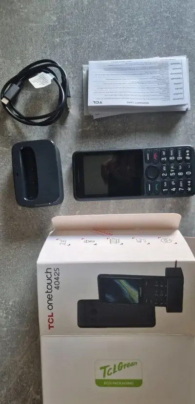 Mobilní telefon TCL