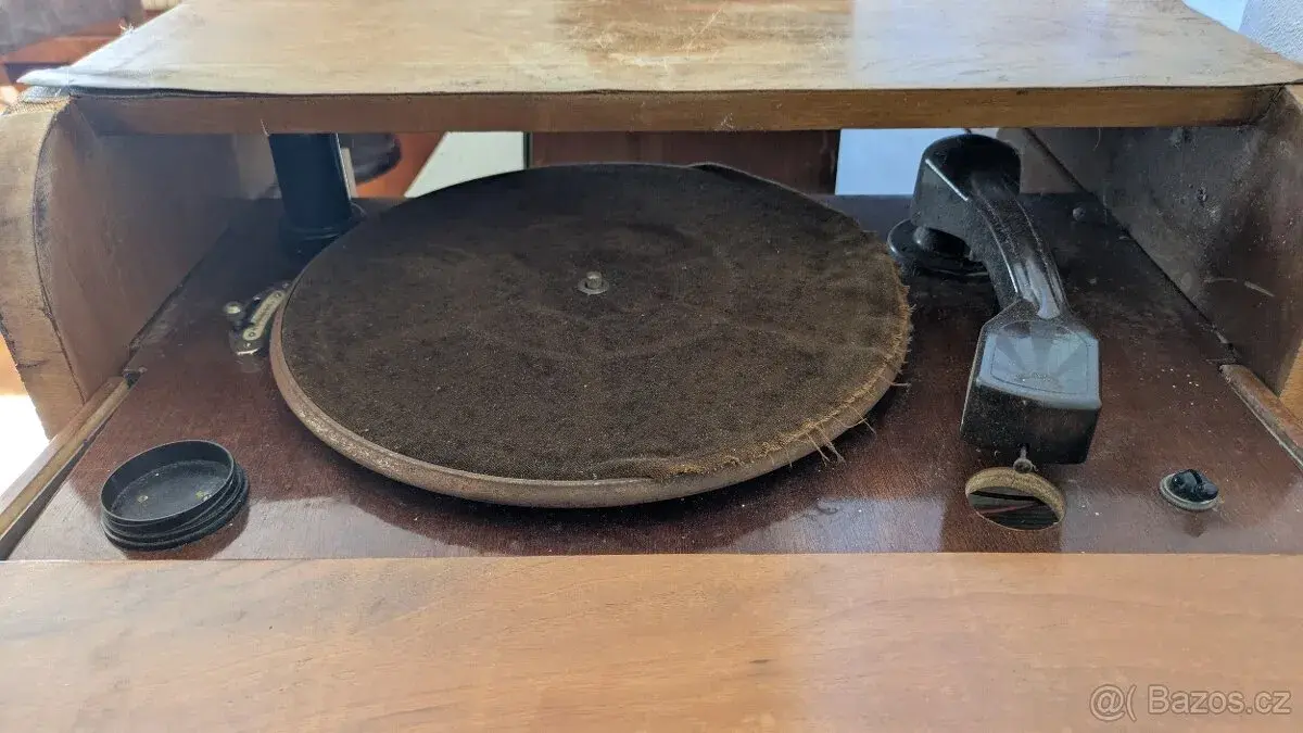 chlebnik gramofon na šelakové desky 78 ot. 110 V