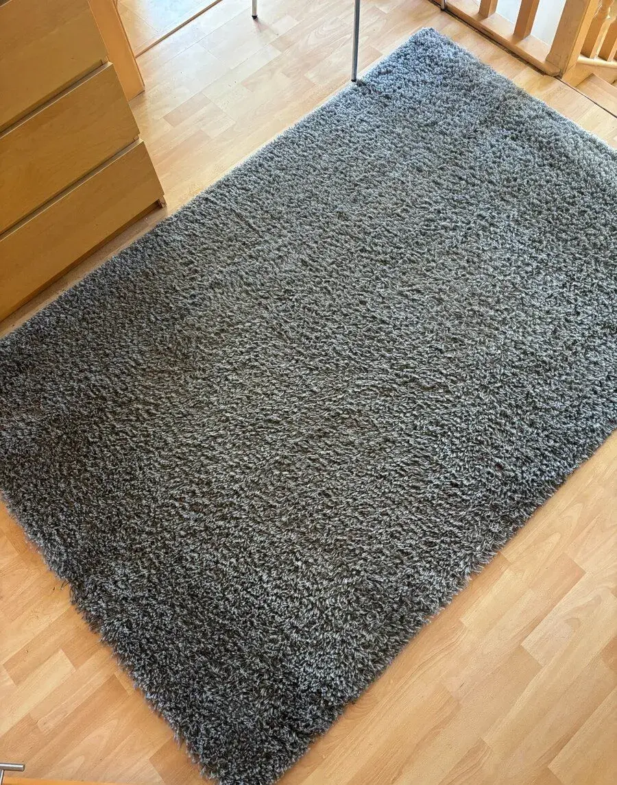 IKEA HAMPEN – šedý koberec s vysokým vlasem, 133 × 195 cm