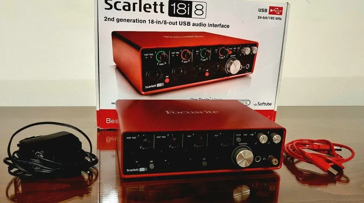 Focusrite Scarlett 18i8 (2nd Gen) – Kompletní balení,