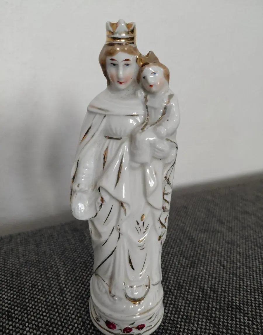 PORCELÁNOVÁ SOŠKA PANNY MARIE S DÍTĚTEM ŽACLÉŘ
