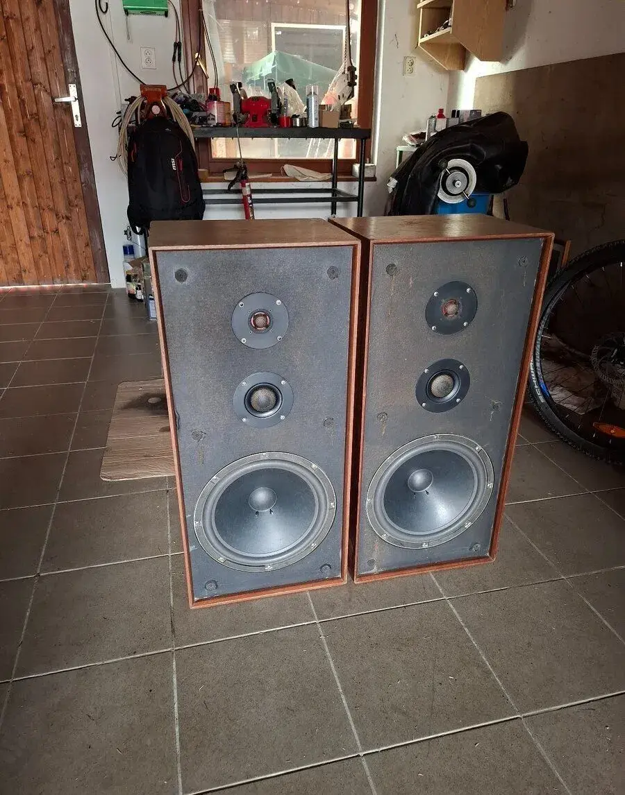 Akai st-401