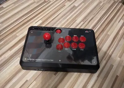 Joystick na arkádové hry