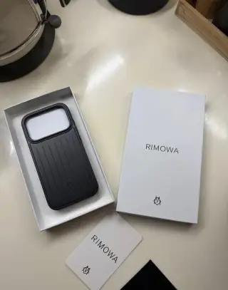 Rimowa kryt na iPhone 17 pro