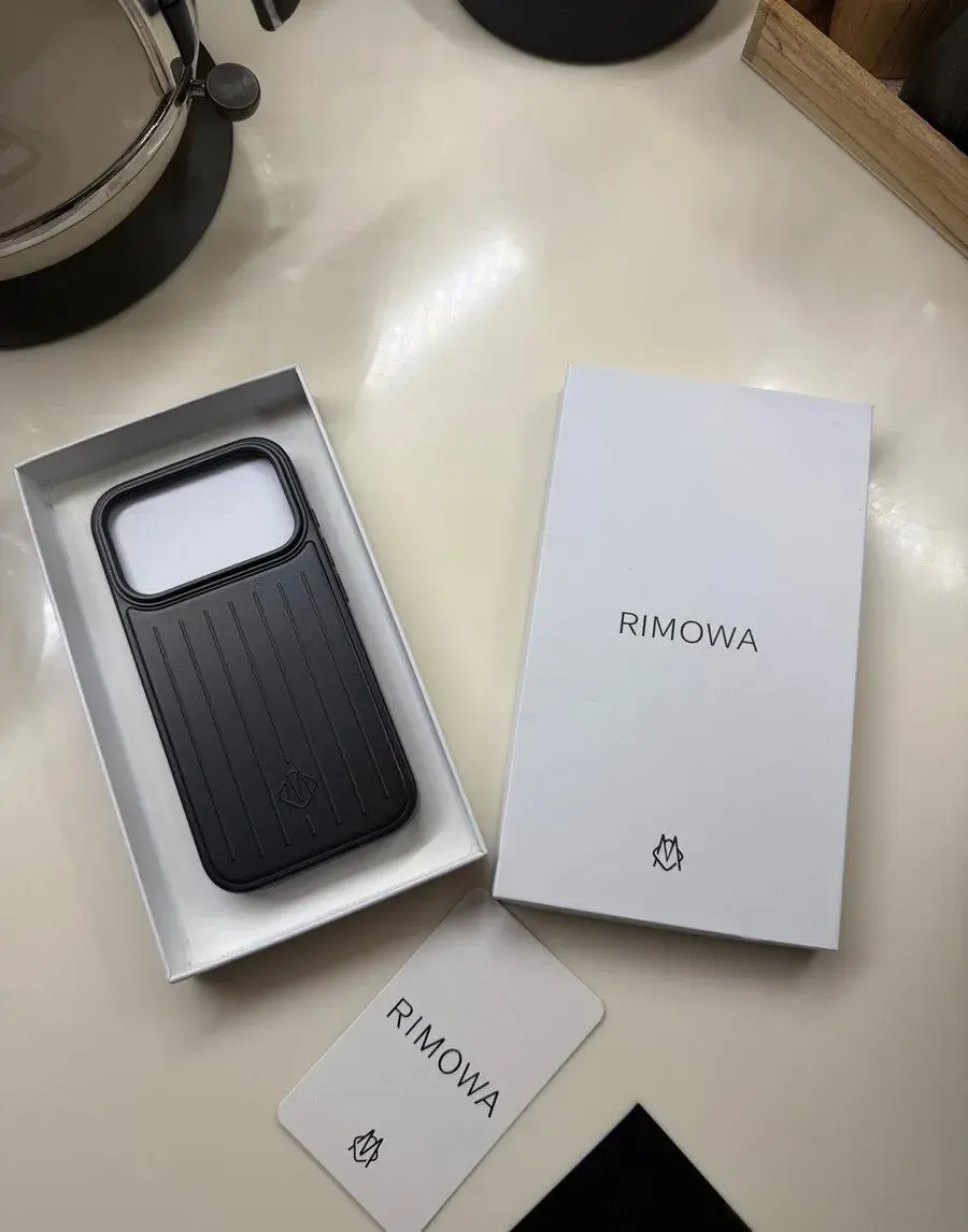 Rimowa kryt na iPhone 17 pro