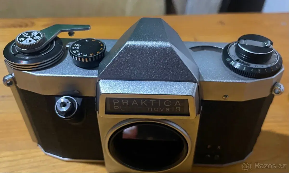 Analogový fotoaparát Praktica PL Nova