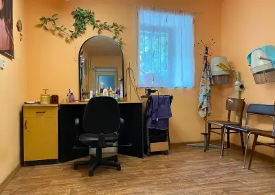 💇‍♀️ PRONÁJEM PROVOZOVNY V ŽATCI – KADEŘNICTVÍ, TETOVÁNÍ ✂️