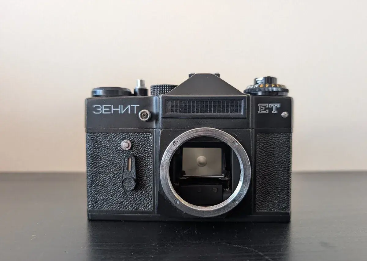 Fotoaparát Zenit ET na kinofilmy