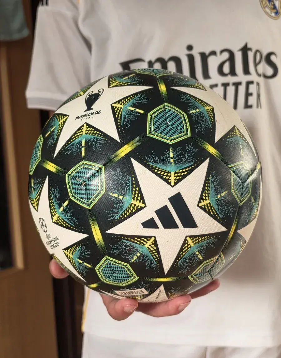 Adidas UEFA champion league míč