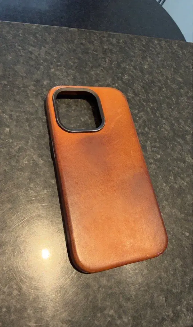 Kožený kryt Andar «The Aspen» s MagSafe pro iPhone 14 Pro