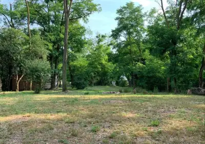 Krásný a jedinečný pozemek 2112 m2 v Nebovidech u Brna