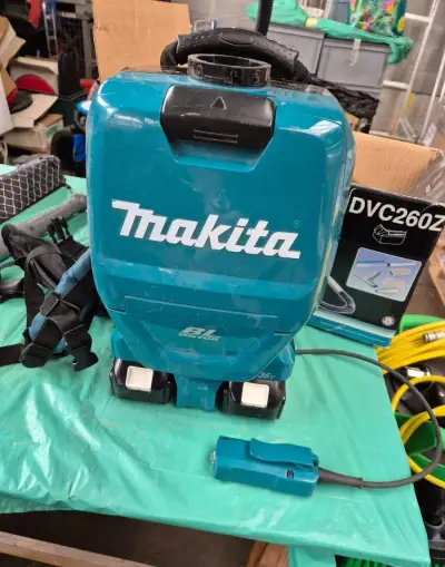 Zádový vysavač Makita