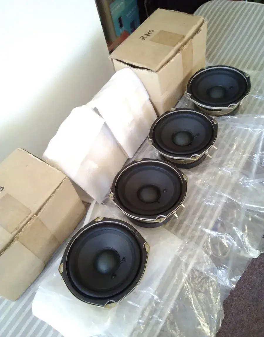 Nové nepoužité 4x reproduktory 10W-50W-3,2.