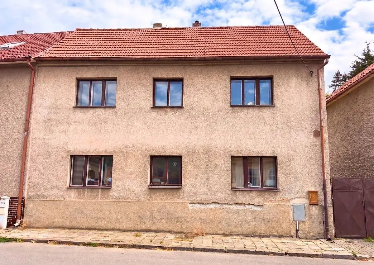 Rodinný dům 4+2 se zahradou k rekonstkruci - Klobuky