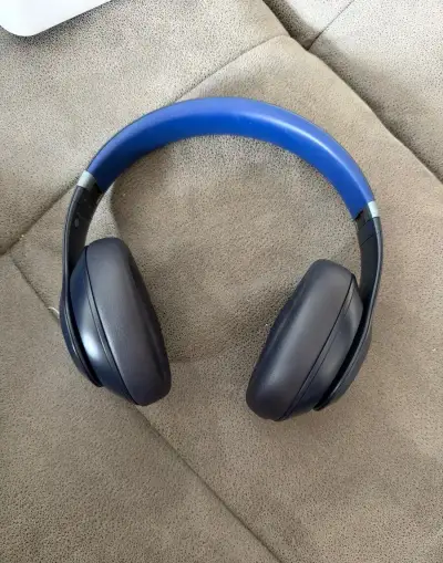 Beats Studio Pro - tmavě modré