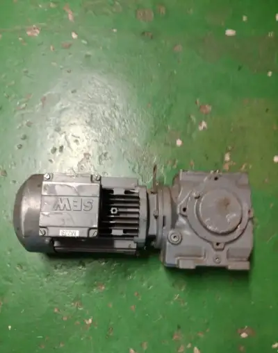 Elektromotor s převodovkou 0,55 kW