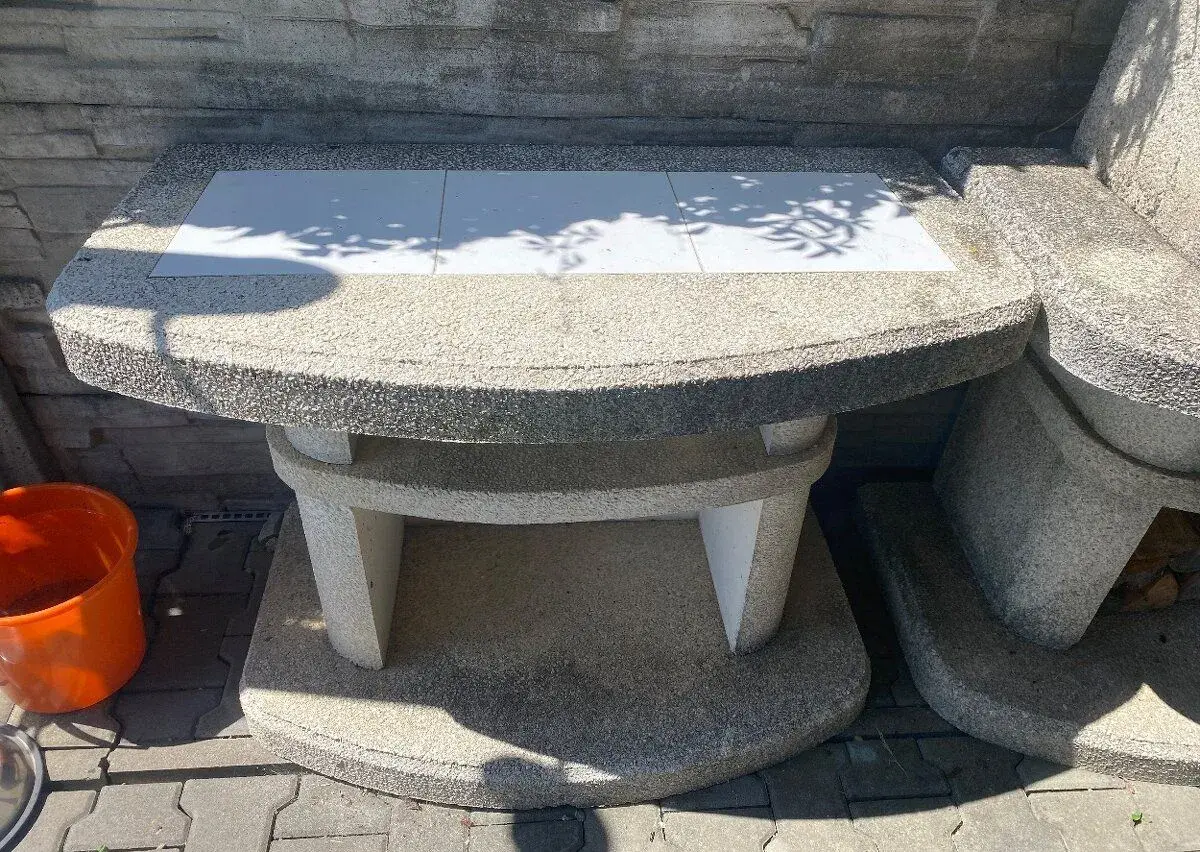 Betonovy stul ke grilu