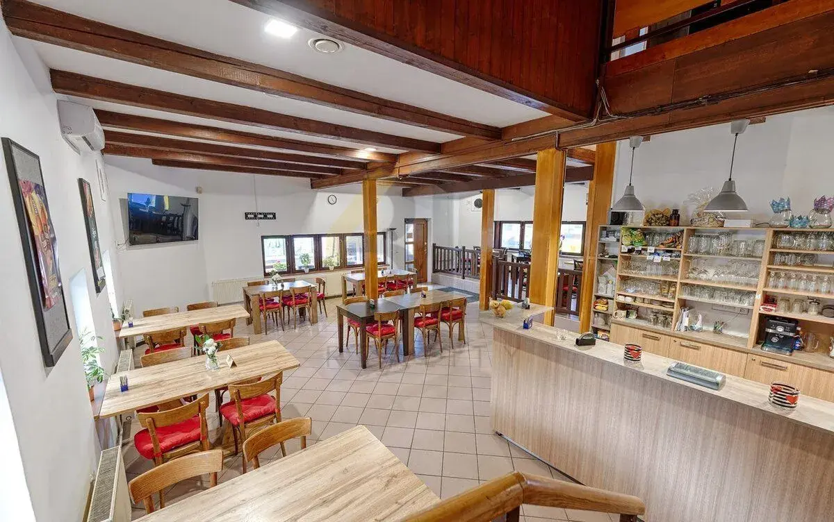 Prodej zavedené restaurace s komerčním prostorem – Hodonín,