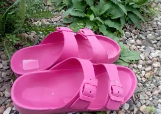růžové syntetické podrážky boty s geometrickým vzorem veliko