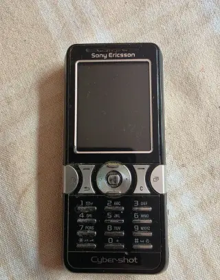 Mobilní tlačítkový telefon Sony Ericsson K550i