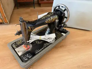 Šicí stroj s elektromotorem TUR 2