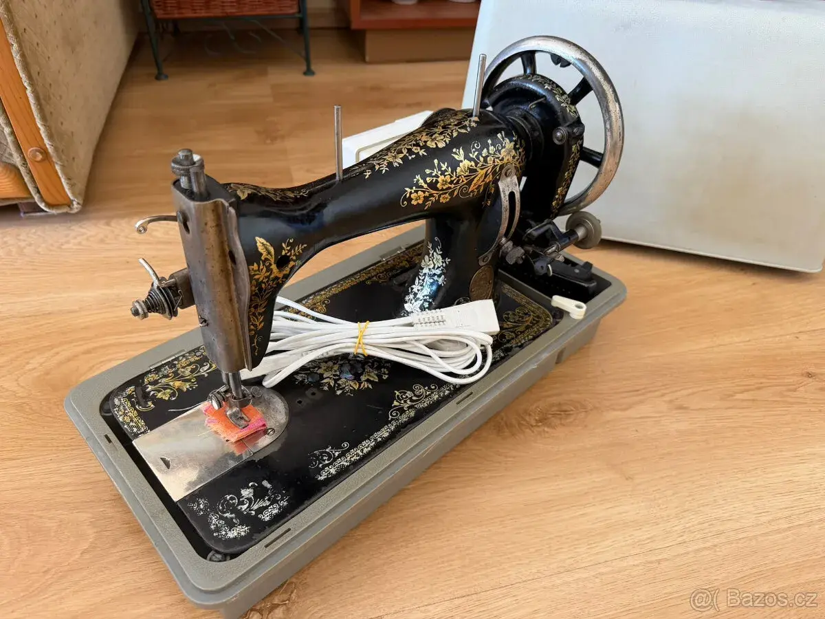 Šicí stroj s elektromotorem TUR 2