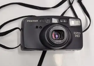 Kinofilmový kompakt Pentax Espio 140