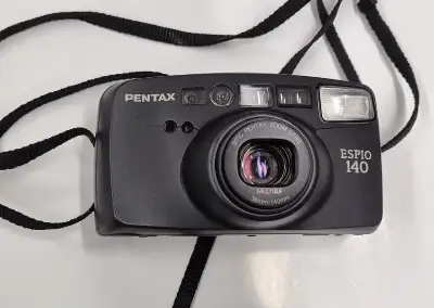 Kinofilmový kompakt Pentax Espio 140