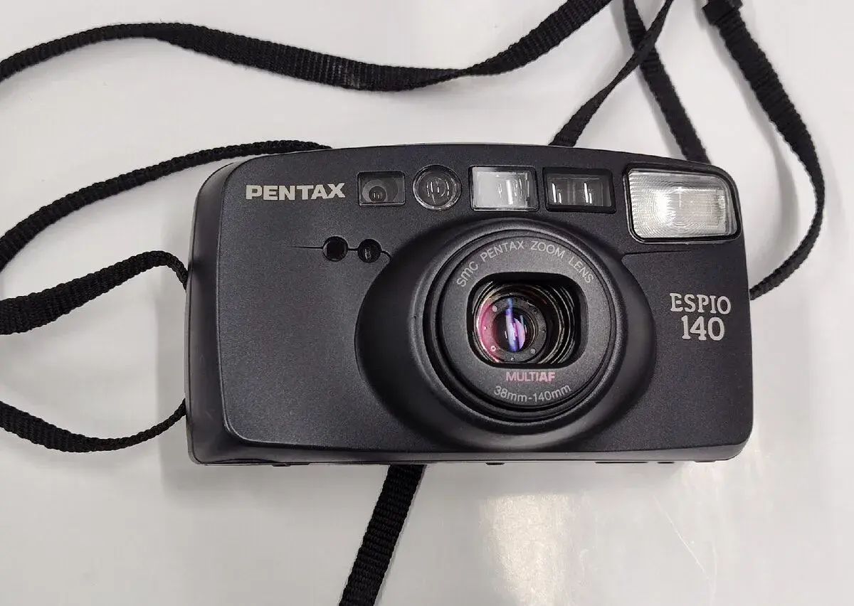 Kinofilmový kompakt Pentax Espio 140