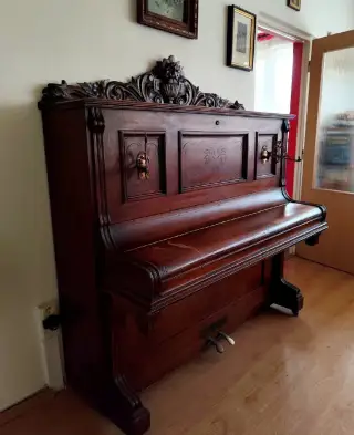 historické starožitné pianino, klavír Koch & Korselt.