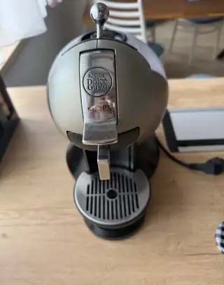 kapslový kávovar Krups Nescafé Dolce Gusto.