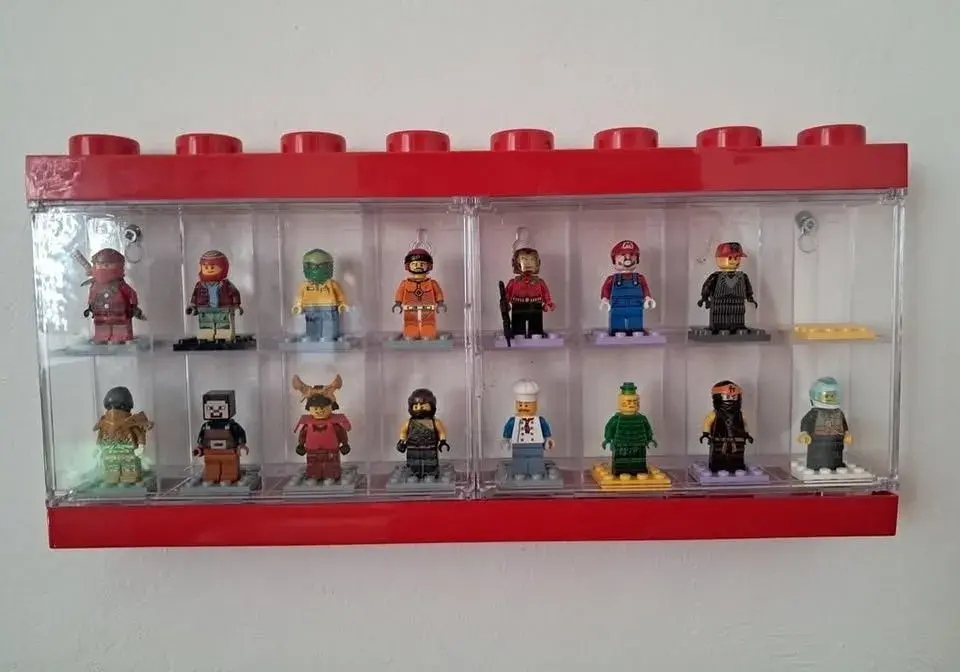 Vitrína lego s figurkami