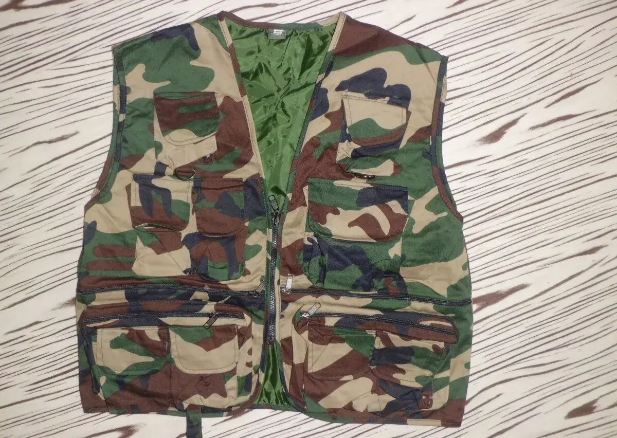 Nepoužitá maskáčová pánská vesta XL