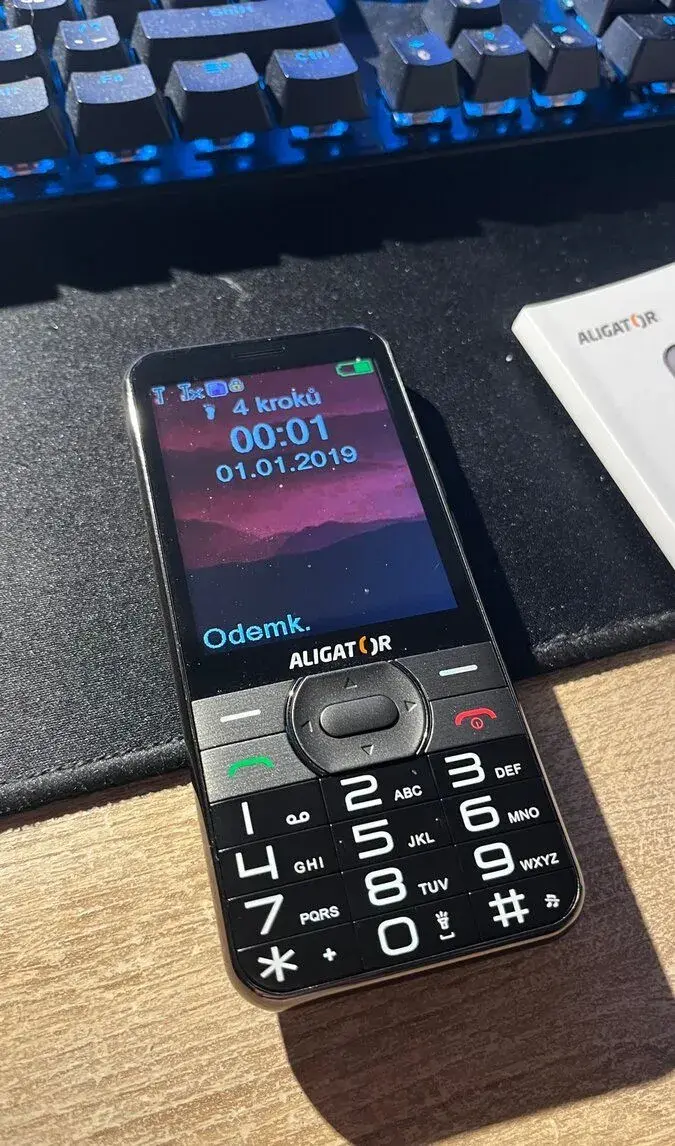 Seniorský telefon Aligator A900 GPS