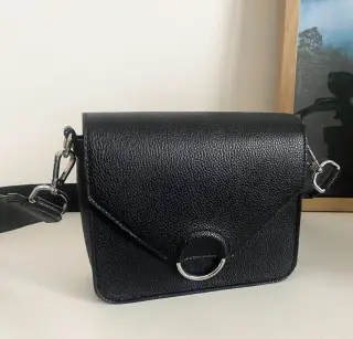 Nová černá crossbody kabelka HM