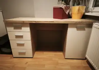 Psací stůl