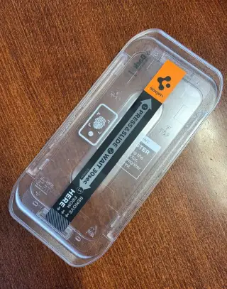 Spigen Glass tR EZ Fit ochranné sklo - Pixel 10/9 Pro
