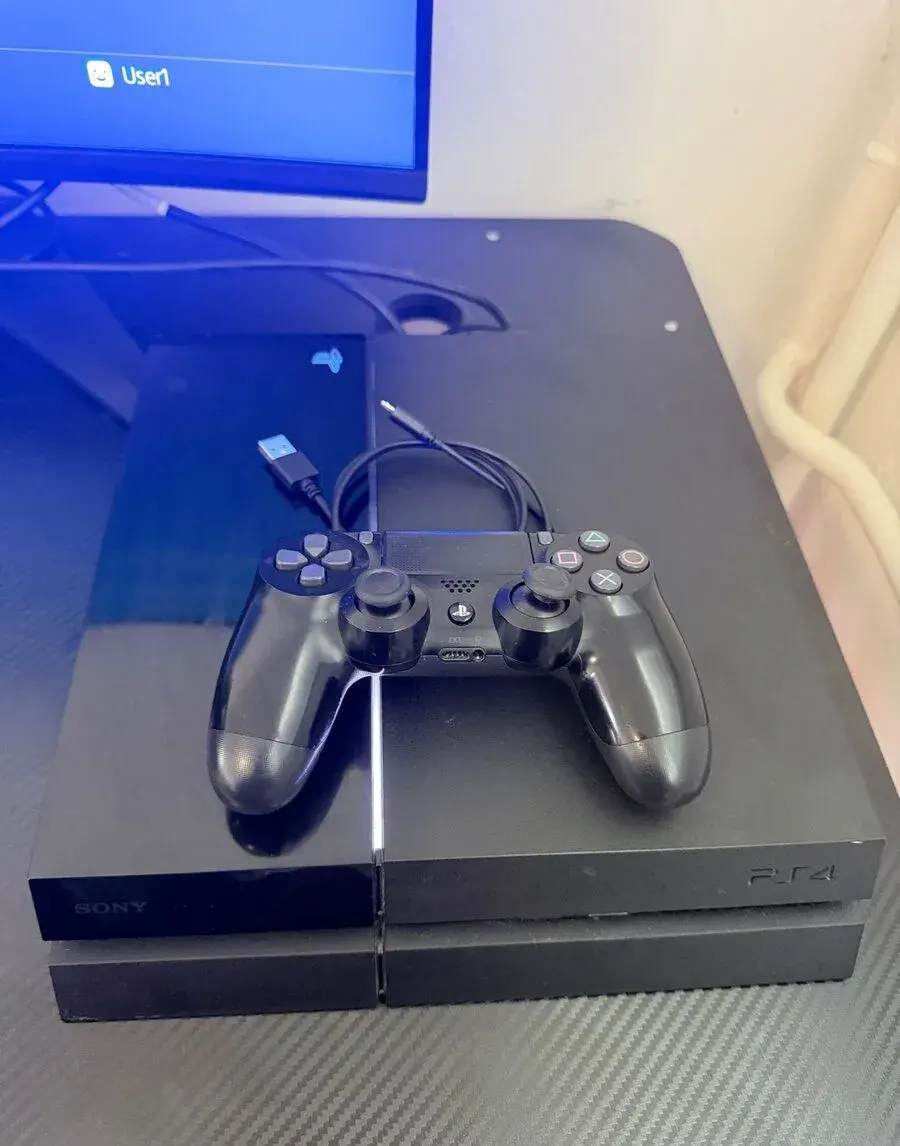 Sony PlayStation 4 1TB + ovladač | Záruka 12 měsíců