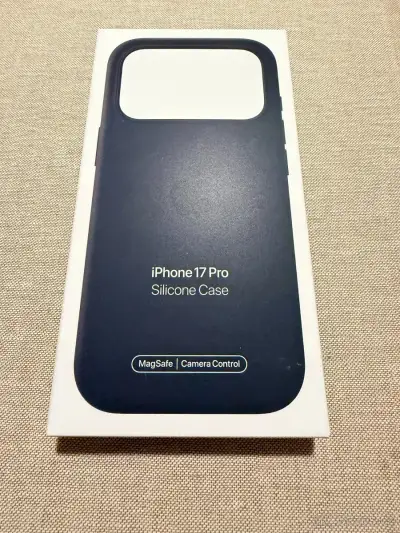 Apple silikonový kryt s MagSafe na iPhone 17 Pro – černý