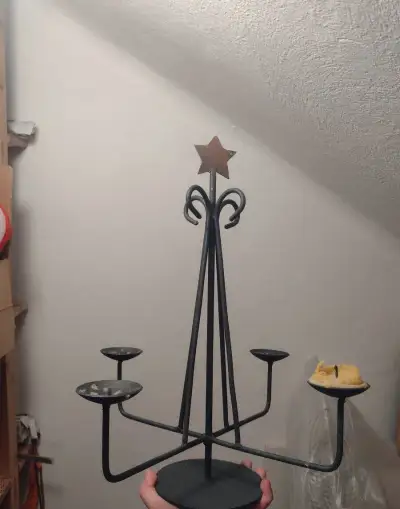 Velký kovaný svícen