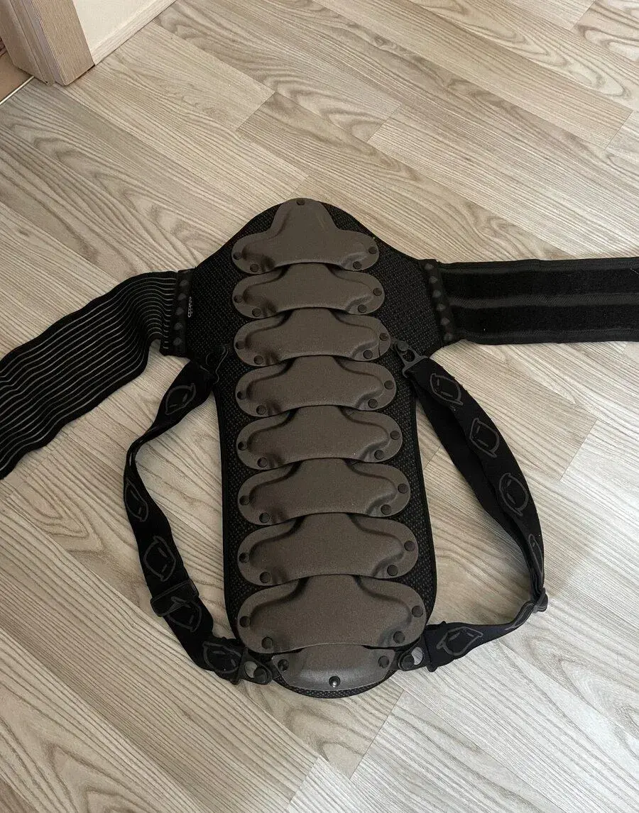 Kvalitní páteřák. Chránič páteře 60 cm.