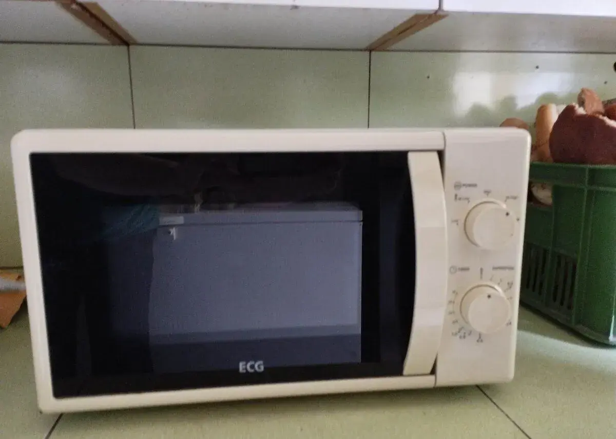 Mikrovlnnou troubu Zn.ECG