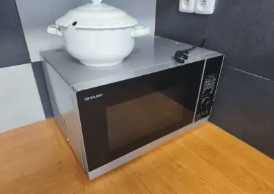Mikrovlná trouba s grilem Sharp