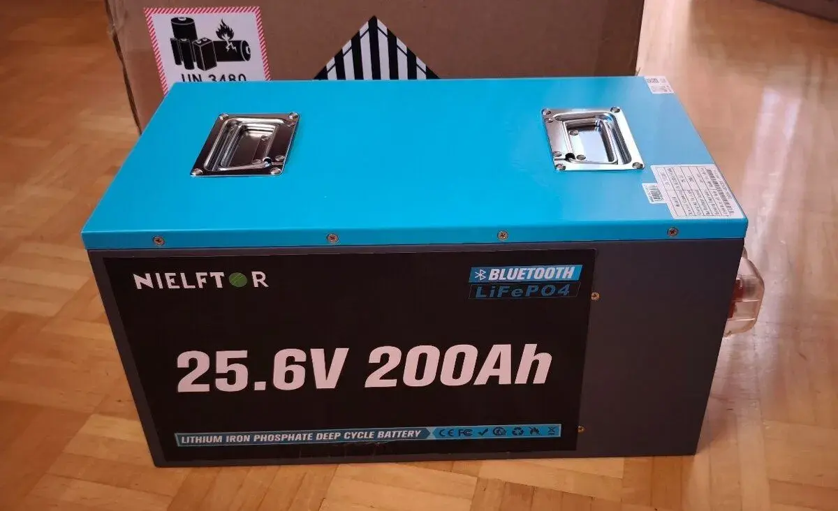 LiFePO4 baterie 200Ah 24V BT, wifi, kovové pouzdro BMS 200A