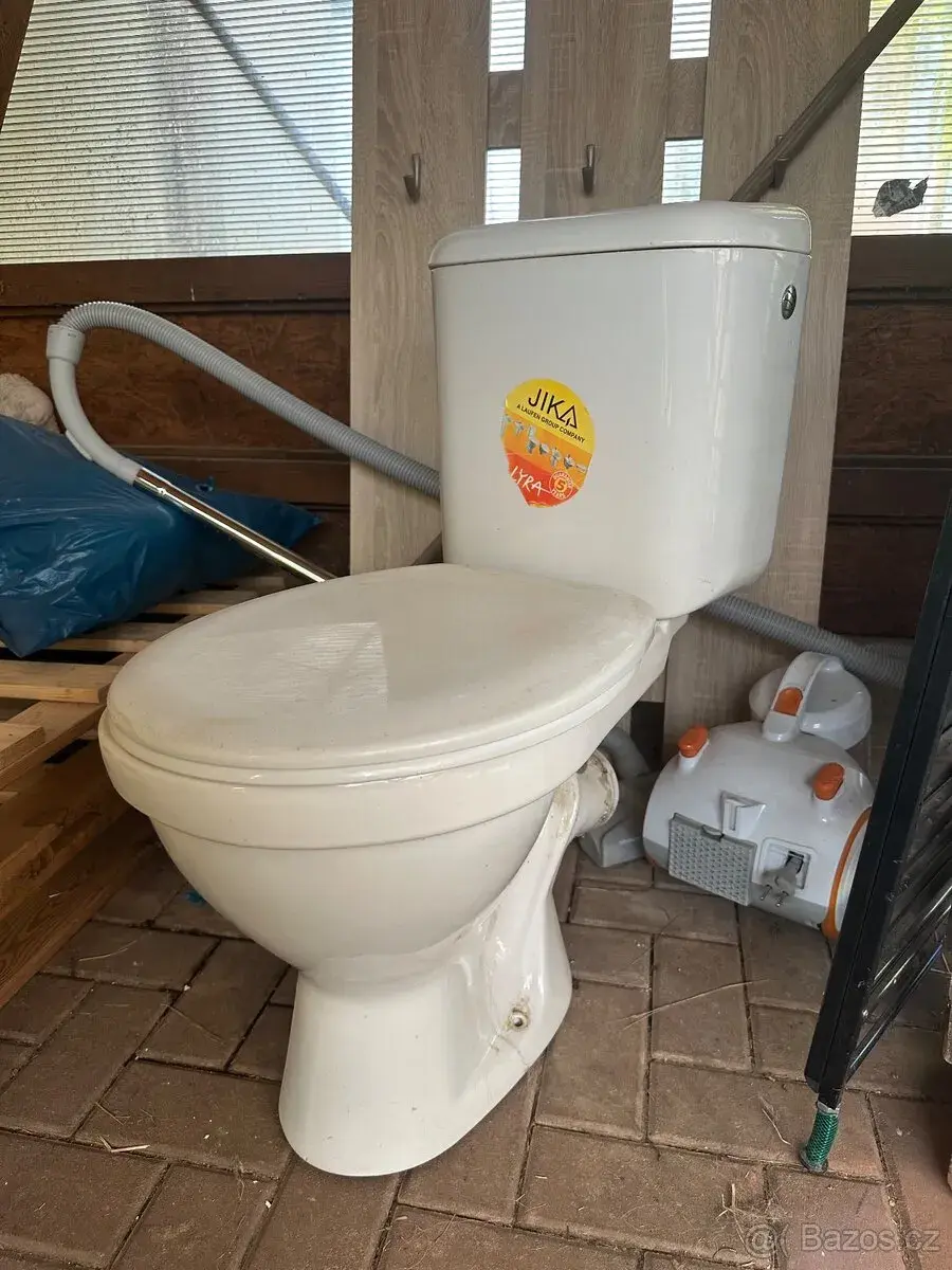 JIKA WC kombi – stojace WC s nádržkou