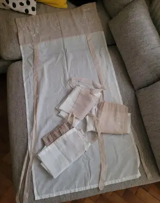 Sada záclon se srdíčky a vázacími stuhami