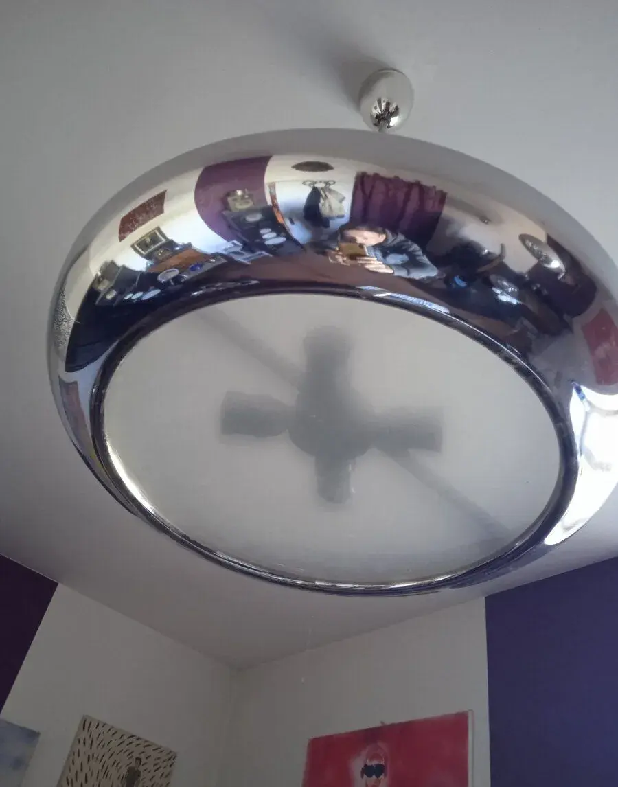 Lustr Ufo, Napako