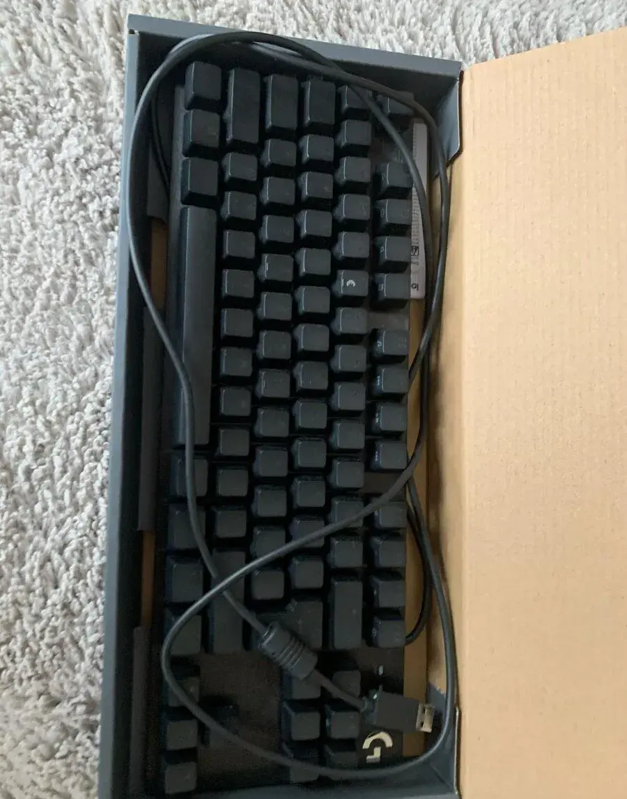 Herní klávesnice logitech