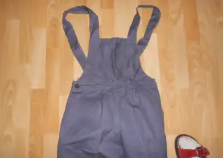 Bavlněné montérky s laclem.