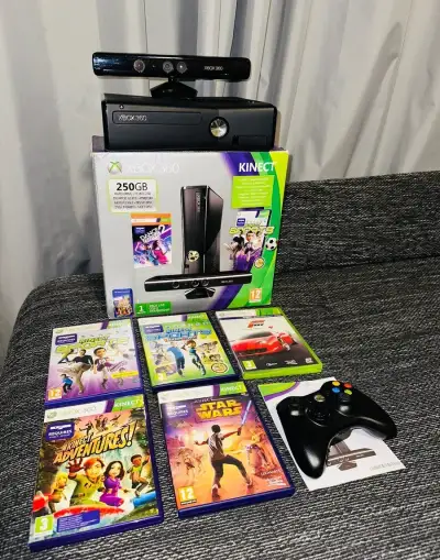 Xbox 360 Slim 250GB - kompletní set, Kinect, 5 her, krabice
